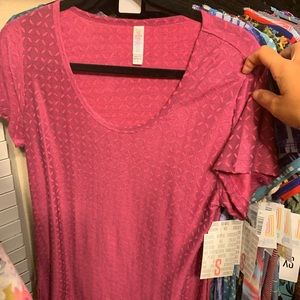 Red and free lularoe small tee